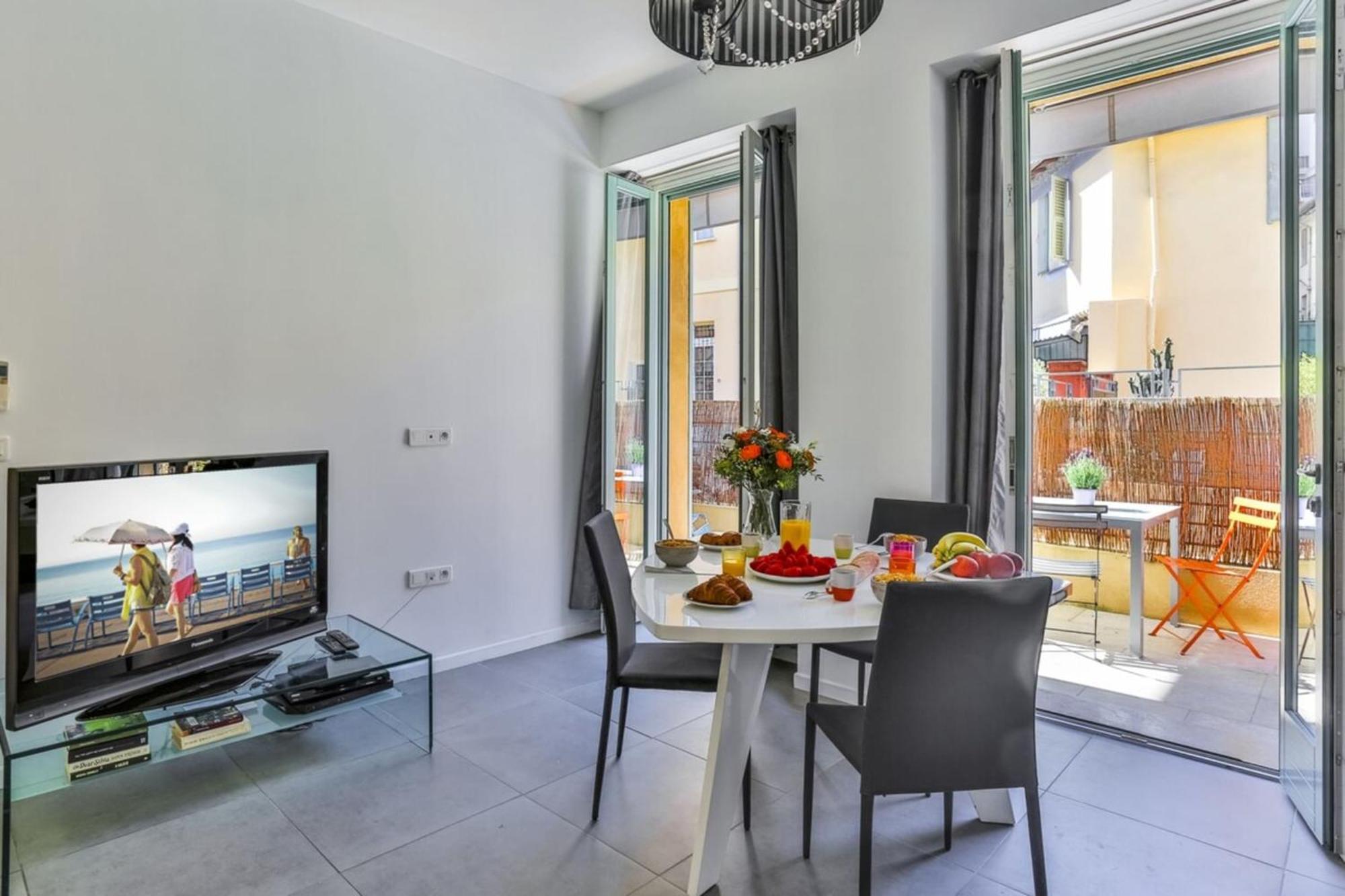 Apartment France 82 D - 2 - Terrace - 1 Min To The Sea Nice
